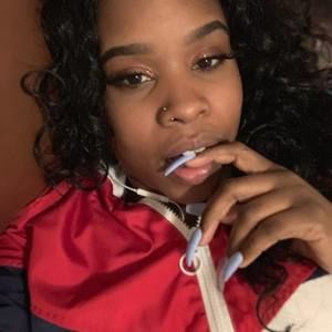 Meet your Posher, Mara